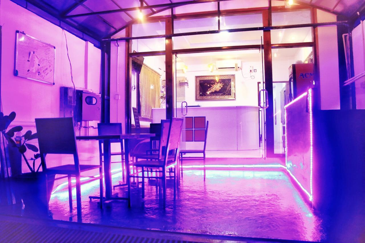 The Lodge Yangon Poshtel Екстер'єр фото