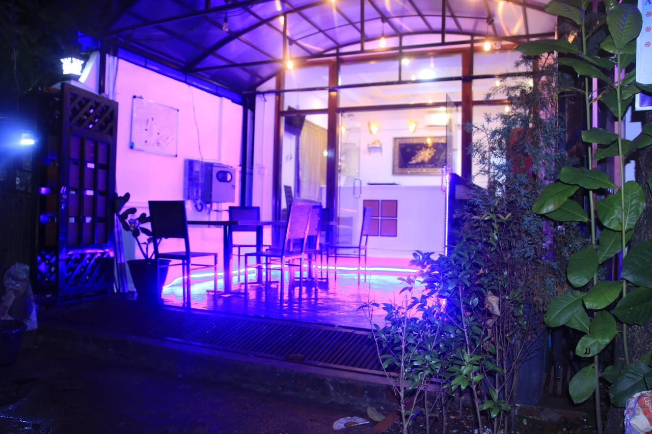 The Lodge Yangon Poshtel Екстер'єр фото