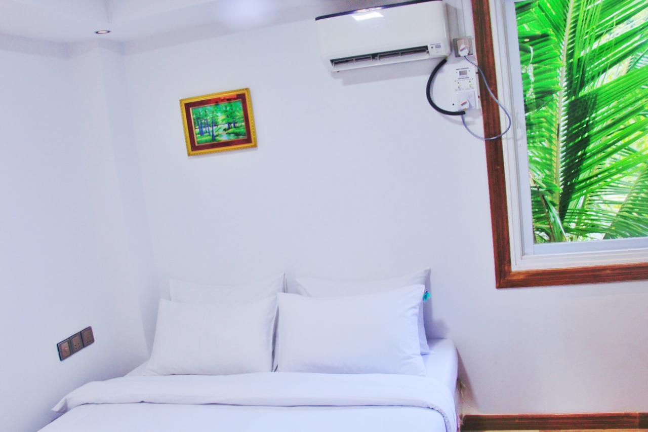 The Lodge Yangon Poshtel Екстер'єр фото