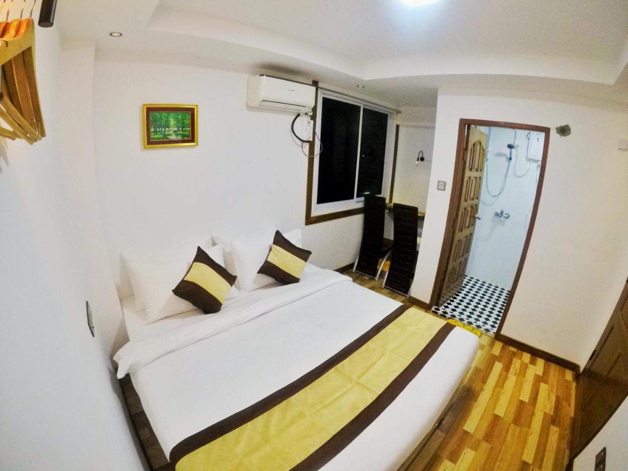 The Lodge Yangon Poshtel Екстер'єр фото
