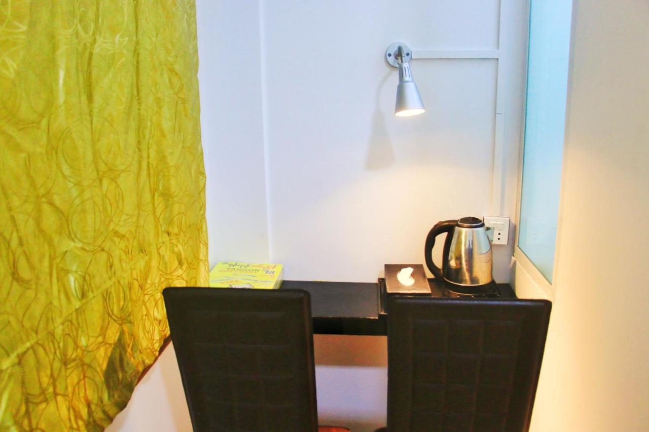 The Lodge Yangon Poshtel Екстер'єр фото