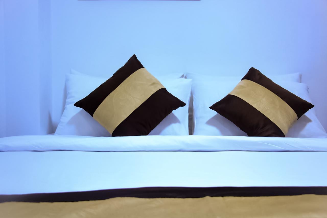 The Lodge Yangon Poshtel Екстер'єр фото