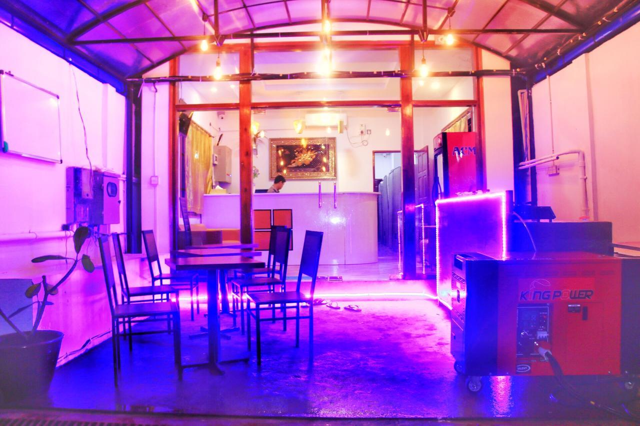 The Lodge Yangon Poshtel Екстер'єр фото