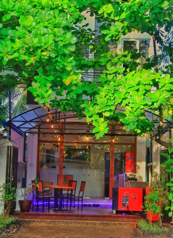 The Lodge Yangon Poshtel Екстер'єр фото