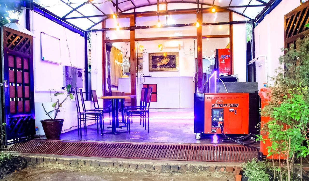The Lodge Yangon Poshtel Екстер'єр фото