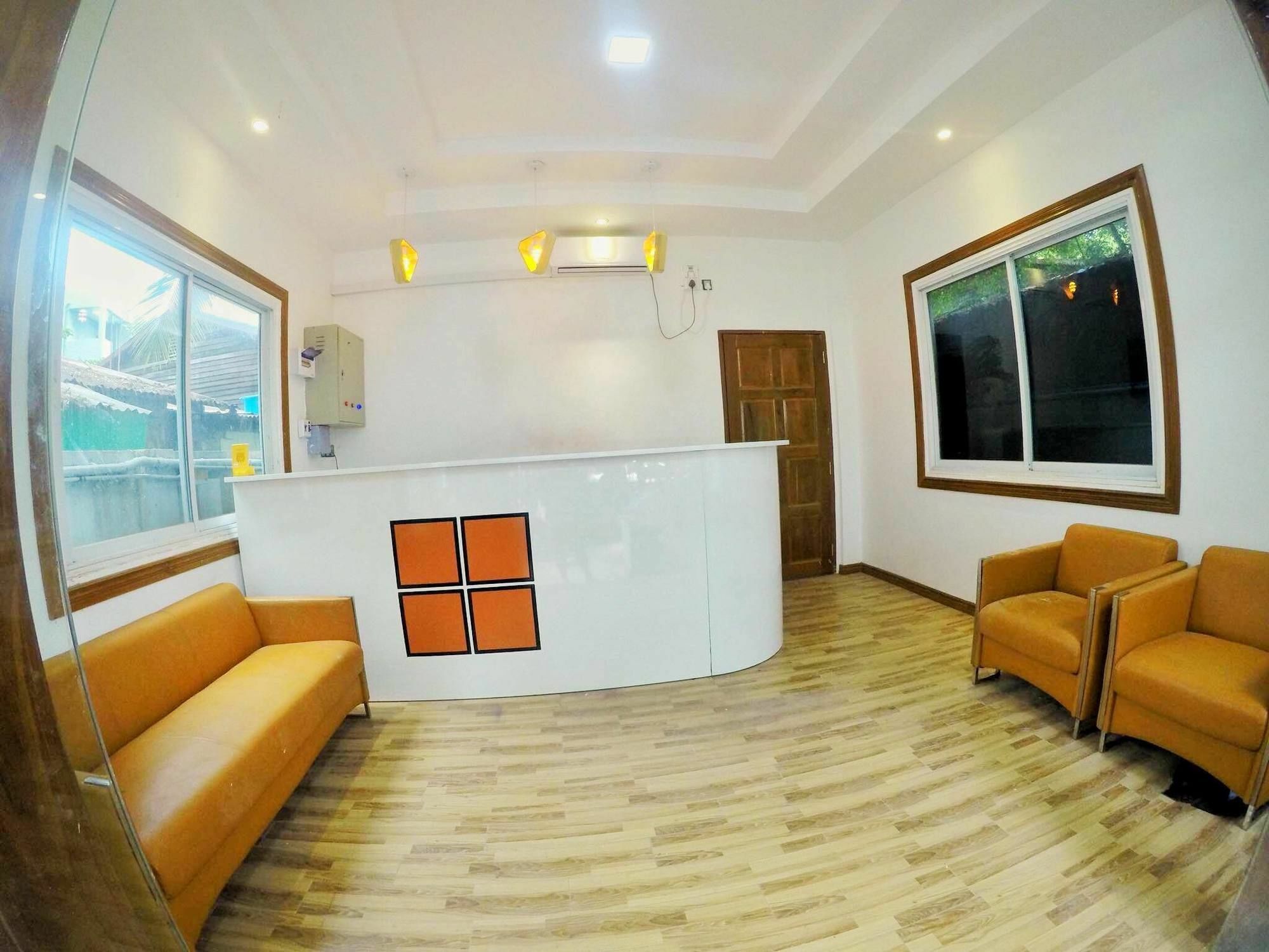 The Lodge Yangon Poshtel Екстер'єр фото